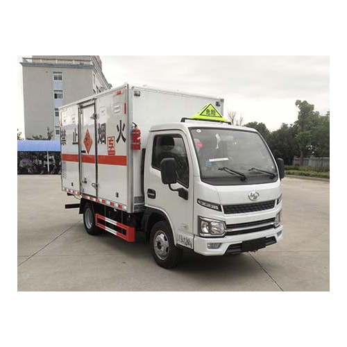 藍(lán)牌爆破器材運(yùn)輸車