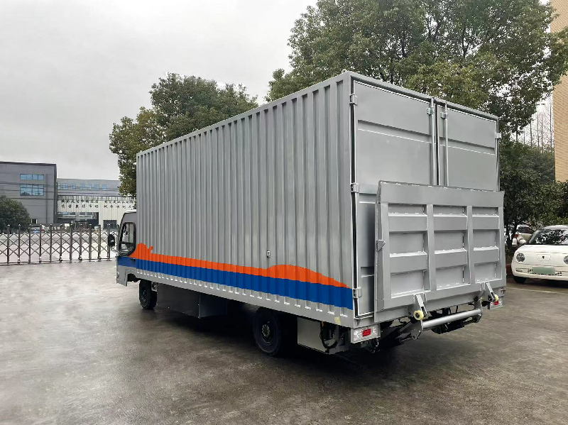 5搬運(yùn)電瓶車(chē)